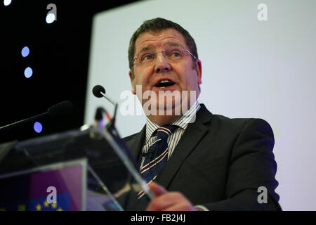 Die UKIP MEP für Yorkshire und Humber Mike Hookem spricht bei einer Veranstaltung "Sagen Nein zur EU" an der Elland Road in Leeds, West Yorkshire, Großbritannien. Stockfoto