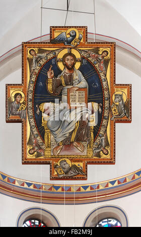 Aachen, St. Adalbert (Kirchen der Pfarrei Franziska von Aachen), Kreuz Über Dem Altar Stockfoto