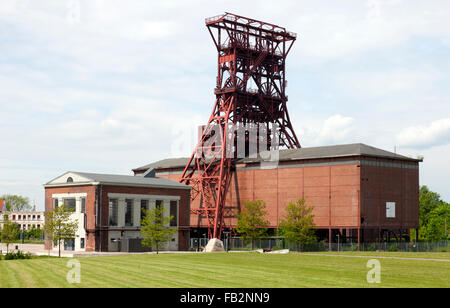 Gelsenkirchen-Schalke, Dependance Zeche Konsolidierung 3/4/9 Mit Altem Und Neuem Förderturm Und Consol-Theater Stockfoto