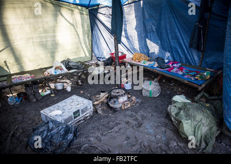 Dunkerque, Nord Pas De Calais, Frankreich. 8. Januar 2016. Kredit-Szenen rund um die Migranten Camp nach der Schwere der letzten Tage in Grande Synthe neben Dunkerque, Frankreich am 08.01.2016 Regenfälle: Wiktor Dabkowski/ZUMA Draht/Alamy Live News Stockfoto