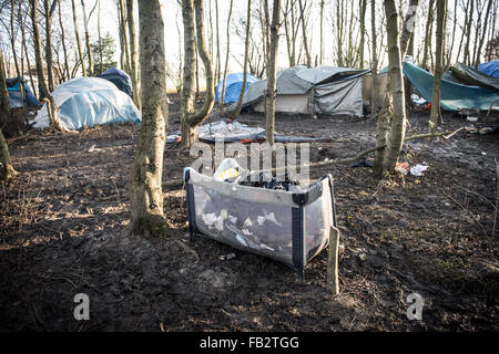 Dunkerque, Nord Pas De Calais, Frankreich. 8. Januar 2016. Kredit-Szenen rund um die Migranten Camp nach der Schwere der letzten Tage in Grande Synthe neben Dunkerque, Frankreich am 08.01.2016 Regenfälle: Wiktor Dabkowski/ZUMA Draht/Alamy Live News Stockfoto