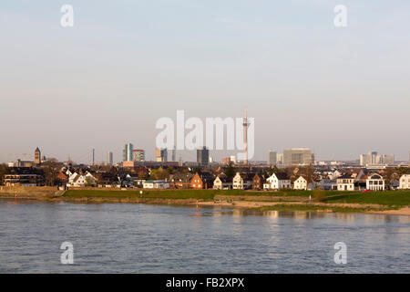 Düsseldorf, Blick von der Südbrücke Auf sterben Innenstadtund Den Stadtteil Hamm Stockfoto