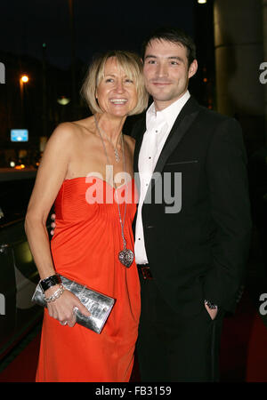 Carol McGiffin kommt für das Schicksal Awards Belfasts Europa Hotel, Freitag, 26. März 2010, Nordirland. Stockfoto