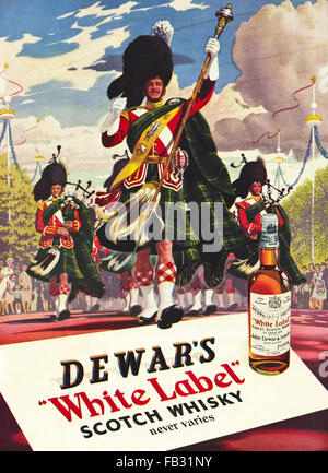 Original volle Seite Farbe vintage Advert von 1950. Werbung Werbung 1953 Dewar's White Label Scotch Whisky. 50s Retro Stockfoto