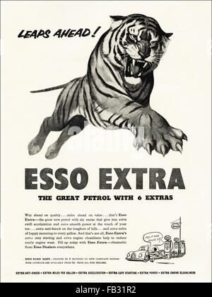 Original volle Seite vintage Advert von 1950. Werbung Werbung 1953 Esso Extra Benzin. 50s Retro Stockfoto