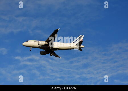 Air France Airbus A319-111 F-GRHN landet auf dem Flughafen Heathrow, London, UK Stockfoto