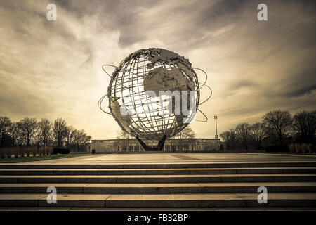 Historische Welten Fair Unisphere Kugel in Flushing Meadows Corona Park in Queens, New York City mit Retro-Vintage-Filter-Effekt Stockfoto