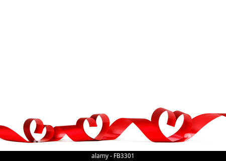 Valentines Day Frmae gemacht von Red Ribbon Hearts, isoliert auf weiss Stockfoto