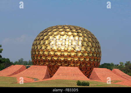 Das Matrimandir in Auroville, initiiert von der Mutter des Shri Aurobindo Ashrams. Es heißt die Seele der Stadt. Stockfoto