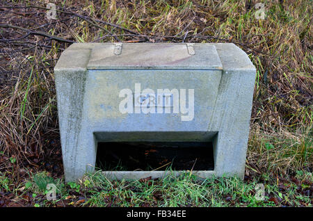 Am Straßenrand Grit Container. Bonnington, South Lanarkshire. Schottland, Vereinigtes Königreich, Europa. Stockfoto