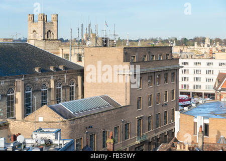 Eine Luftaufnahme von Dächern, Dächern und die Skyline von Cambridge UK Stockfoto