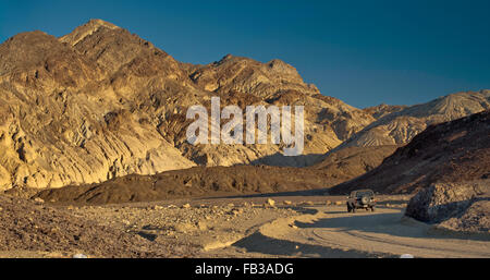 Felsformationen in Golden Canyon am Sonnenuntergang, Mojave-Wüste, Death Valley Nationalpark, Kalifornien, USA Stockfoto