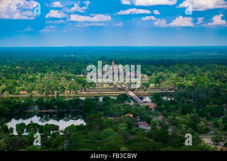 Schöne Luftaufnahme der Tempelanlage Angkor Wat, Kambodscha, Südost-Asien Stockfoto