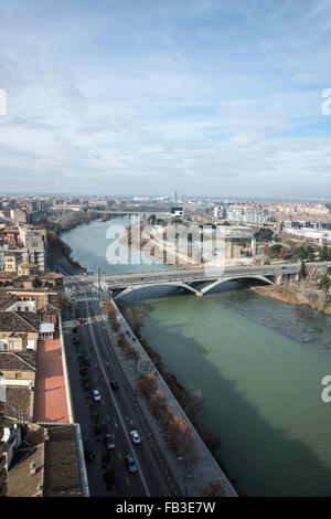 Luftaufnahme des Santiago-Brücke über den Fluss Ebro Stockfoto