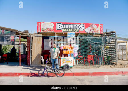 Hersteller Warenkorb anzeigen Zuckerwatte Brezeln vor Burrito Shack gegenüber dem alten Hafen Puerto Penasco Standby Stockfoto