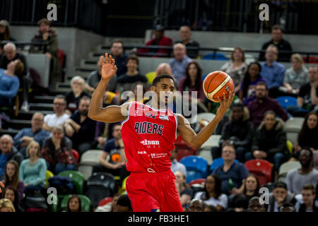 London UK 8. Januar 2016. Leicester Riders besiegen London Lions 71-50 im BBL-Pokal-Spiel.  Kupfer-Box-Arena, Olympiapark, London, UK. Copyright Carol Moir/Alamy Live News. Stockfoto