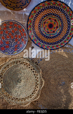 Shop des beliebten Handwerk in Plaza Santa Lucia 3. Detail von Keramik und Esparto. Úbeda. Provinz Jaén. Spanien Stockfoto