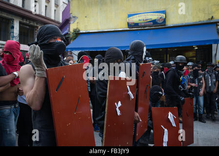 Sao Paulo, Brasilien. 8. Januar 2016. Tausende Menschen protestieren gegen die Erhöhung des ÖPNV-Tarif in Sao Paulo, Brasilien. Es ist die größte Ratenerhöhung in kürzester Zeit, 0,30 Cent pro Jahr. Bildnachweis: Alexandre Moreira/ZUMA Draht/Alamy Live-Nachrichten Stockfoto