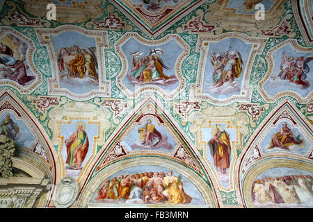 Fresken in der Vorhalle der Kirche Sankt Johannes im Lateran in Rom Stockfoto