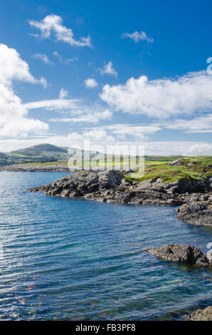 Irland am Meer an einem sonnigen Tag Stockfoto