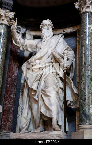 Statue des Heiligen Paulus in der Basilika von Saint John Lateran-Kirche in Rom. Stockfoto