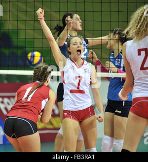 Tiflis (Tbilissi), Georgien. 8. Januar 2016. A. von Evans (C) England reagiert während der 2016 Frauen U19 Volleyball EM-Qualifikationsspiel in Tiflis, der Hauptstadt Georgiens, am 8. Januar 2016. Georgia gewann 3: 0. © Tamuna Kulumbegashvili/Xinhua/Alamy Live-Nachrichten Stockfoto