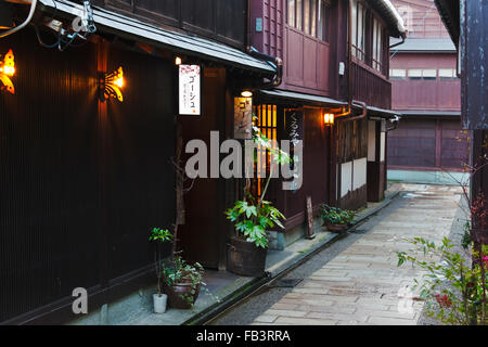 Häuser in Higashi Chaya District, Kanazawa, Präfektur Ishikawa, Japan Stockfoto