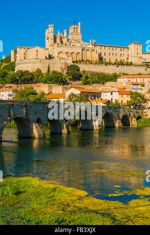 Kathedrale Saint-Nazaire, Pont Vieux, Beziers, Languedoc, Frankreich, Languedoc Roussillon Stockfoto