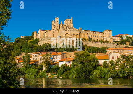 Kathedrale Saint-Nazaire, Pont Vieux, Beziers, Languedoc, Frankreich, Languedoc Roussillon Stockfoto