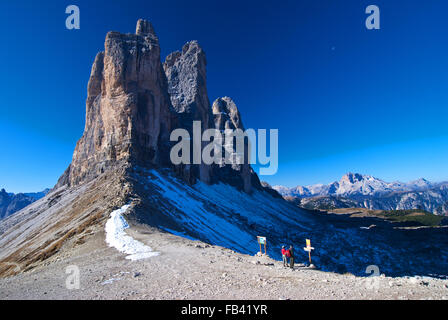 Tre Cime di Lavaredo, Drei Zinnen mit Paternsattel oder Forcella Lavaredo. Sextener Dolomiten, Veneto, Italien Stockfoto