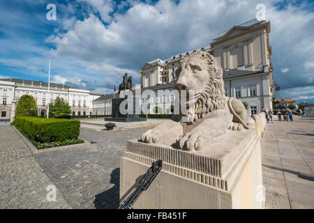 Präsidentenpalast, mit Löwe Skulptur von Camillo Landini, Krakowskie Przedmiescie, Warschau, Polen Stockfoto