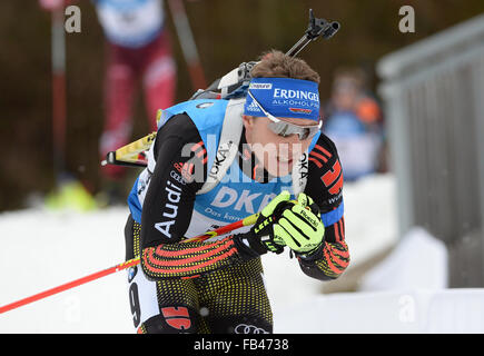 Ruhpolding, Deutschland. 9. Januar 2016. Andreas Birnbacher Deutschland in Aktion während der Männer 12,5 km Verfolgung der Biathlon-Weltcup in der Chiemgau Arena in Ruhpolding, Deutschland, 9. Januar 2016. Foto: ANGELIKA WARMUTH/DPA/Alamy Live-Nachrichten Stockfoto