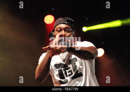 Der englische Rapper Dizzee Rascal spielt auf der Bühne des Y Not Musikfestivals im Peak District National Park, England Stockfoto