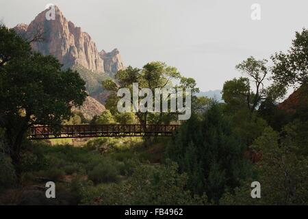 Fußgängerbrücke im Zion National Park in Utah. Stockfoto