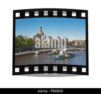 Flotte Parade der historischen Raddampfer, jedes Jahr am 1. Mai auf der Elbe vor der alten Stadt von Dresden, Deutschland Stockfoto