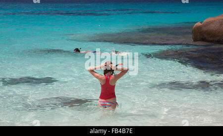 Schwimmen im Meer auf Similan Island. Stockfoto
