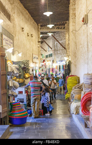 Katar Menschen im Souq Waqif, Doha Stockfoto