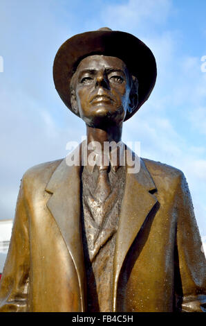 London, England, Großbritannien. Statue von Bela Bartok (1881-1945: Ungarische Komponistin) vor der U-Bahnstation South Kensington. Stockfoto