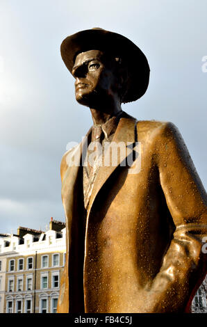 London, England, Großbritannien. Statue von Bela Bartok (1881-1945: Ungarische Komponistin) vor der U-Bahnstation South Kensington. Stockfoto