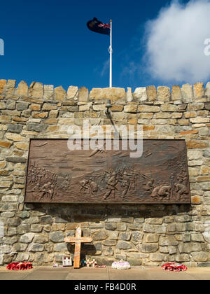 Falkland, Port Stanley, Falkland-Inseln Flagge über dem Kriegerdenkmal Sieg 1982 Stockfoto