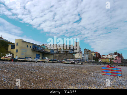 Cromer Rettungsboot-Museum an einem sonnigen Tag Stockfoto