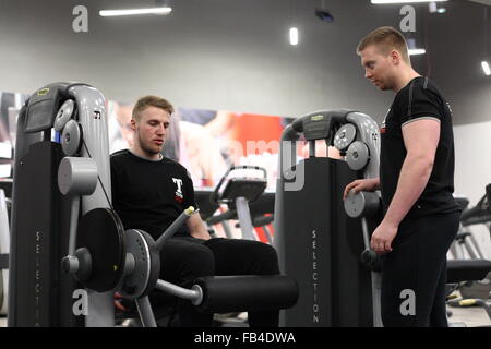 Gdynia, Polen 9. Januar 2016 Innenraum im neu eröffneten Tiger Gym Fitnesscenter in Gdynia. Mit über 2000 qm Fläche ist es das größte Fitness-Studio in 3city. Tiger-Gym ist die Marke gehört zum berühmten polnischen Boxer Dariusz "Tiger" Michalczewski das Lineal, WBO, WBA und IBF-Schwergewichts-Champion und der WBO-Champion im Cruisergewicht. Bildnachweis: Michal Fludra/Alamy Live-Nachrichten Stockfoto