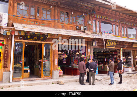 Shangri-La, Altstadt im Bau nach dem Brand im Jahr 2014, Geschäfte, Restaurants, 1000 Jahre alten tibetischen Nachbarschaft, Yunnan, China Stockfoto