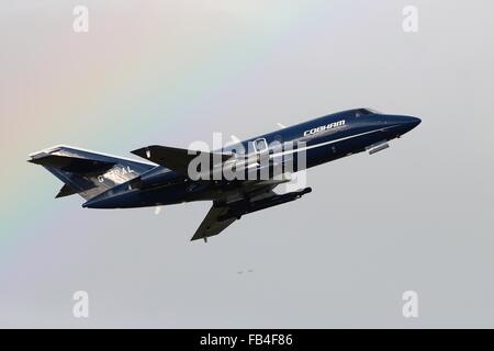 G-FRAL, eines Cobham Aviations Dassault Falken, startet von Prestwick für einen Ausfall während der Übung Joint Warrior 14-2. Stockfoto