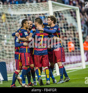 Barcelona, Katalonien, Spanien. 9. Januar 2016. Nach vorne MESSI FC Barcelona feiert ein Ziel mit Teamkollegen während der BBVA-League-Spiel gegen Granada CF im Camp Nou Stadion in Barcelona Credit: Matthias Oesterle/ZUMA Draht/Alamy Live News Stockfoto