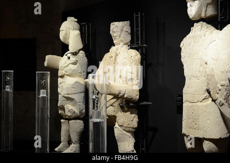 Riesige Statuen von Monte Prama, National Museum of Archaeology von Cagliari, Sardinien, Italien Stockfoto