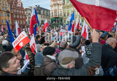 Wroclaw, Polen. 9. Januar 2016. Unterstützer des Ausschusses für die Demokratie zu verteidigen, Protest gegen das neue Gesetz geben Regierung voll, direkte Kontrolle der öffentlichen Medien, in Wroclaw/Breslau, Polen. Bildnachweis: Witold Skrypczak/Alamy Live-Nachrichten Stockfoto