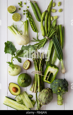 Grüne Früchte und Gemüse Stockfoto