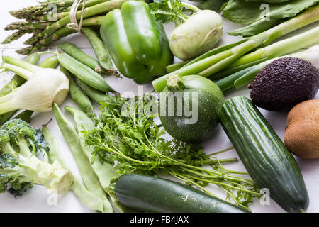 Sammlung von grünen Früchten und Gemüse Stockfoto