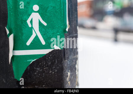 Grünes Schild Fußgänger Stockfoto